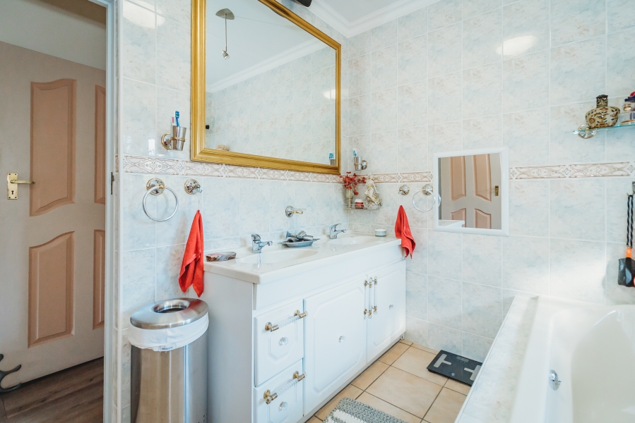 3 Bedroom Property for Sale in Heather Park Western Cape